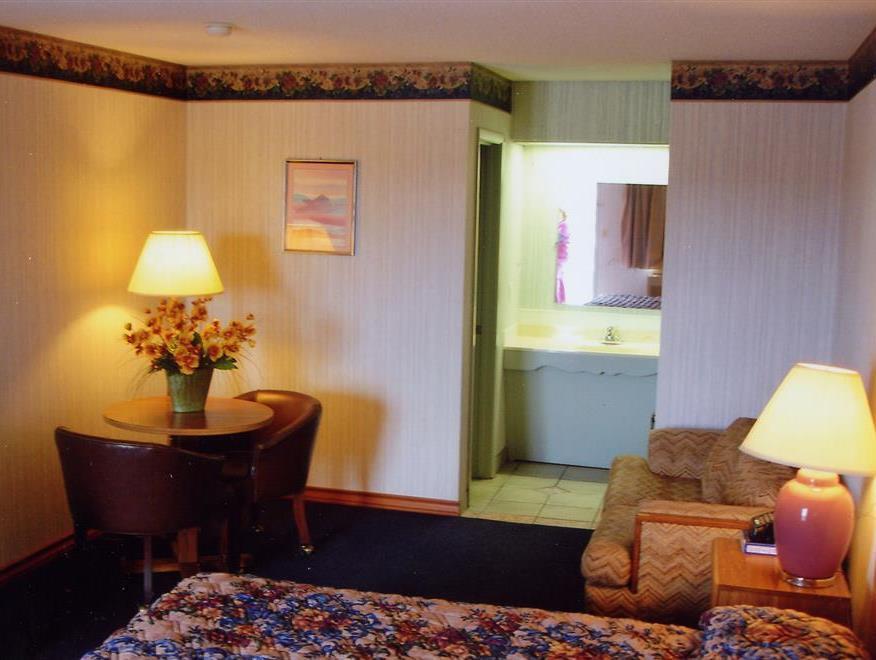 Hillcrest Inn & Suites Ozona Ngoại thất bức ảnh