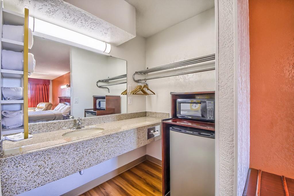 Hillcrest Inn & Suites Ozona Ngoại thất bức ảnh
